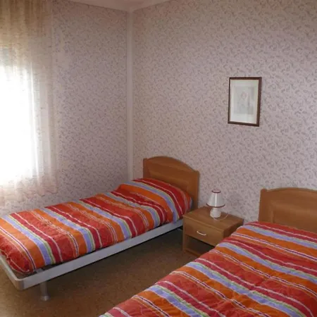 Ideal Getaway Flat For Six With Parking 아파트