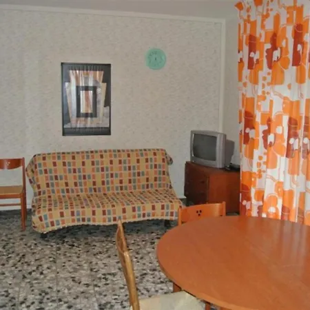 Ideal Getaway Flat For Six With Parking Μπιμπιόνε