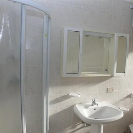 Διαμέρισμα Ideal Getaway Flat For Six With Parking Μπιμπιόνε