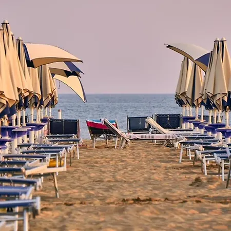 Ideal Getaway Flat For Six With Parking Διαμέρισμα